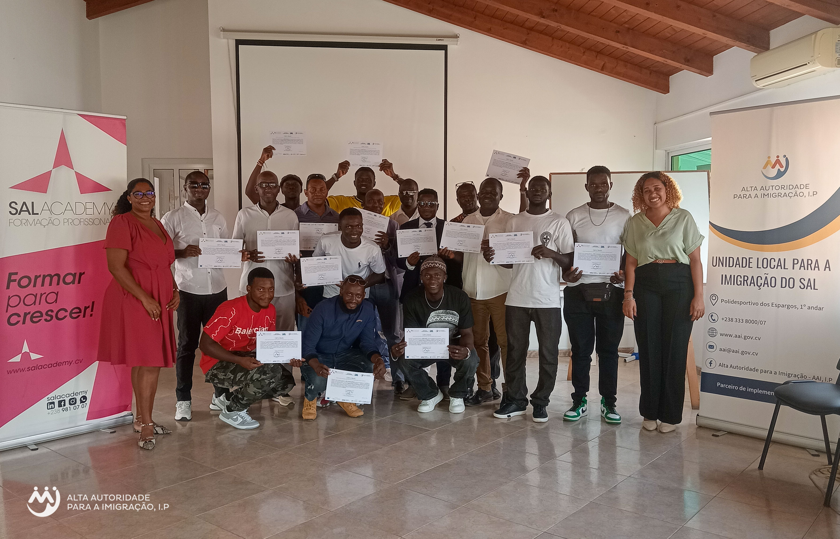Cerimónia_de_entrega_dos_diplomas_aos_formandos_do_Curso_de_Vigilante_Básico_de_Segurança_Privada_no_Sal.jpg